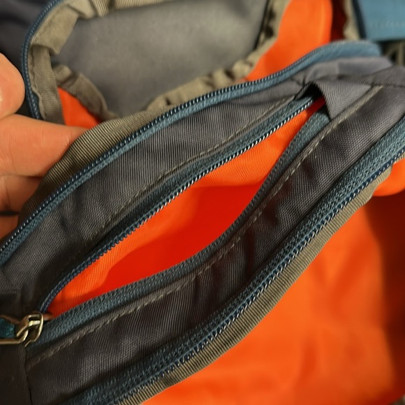 Patagonia Refugio 28L backpack blue/orange - Picture 9 of 9